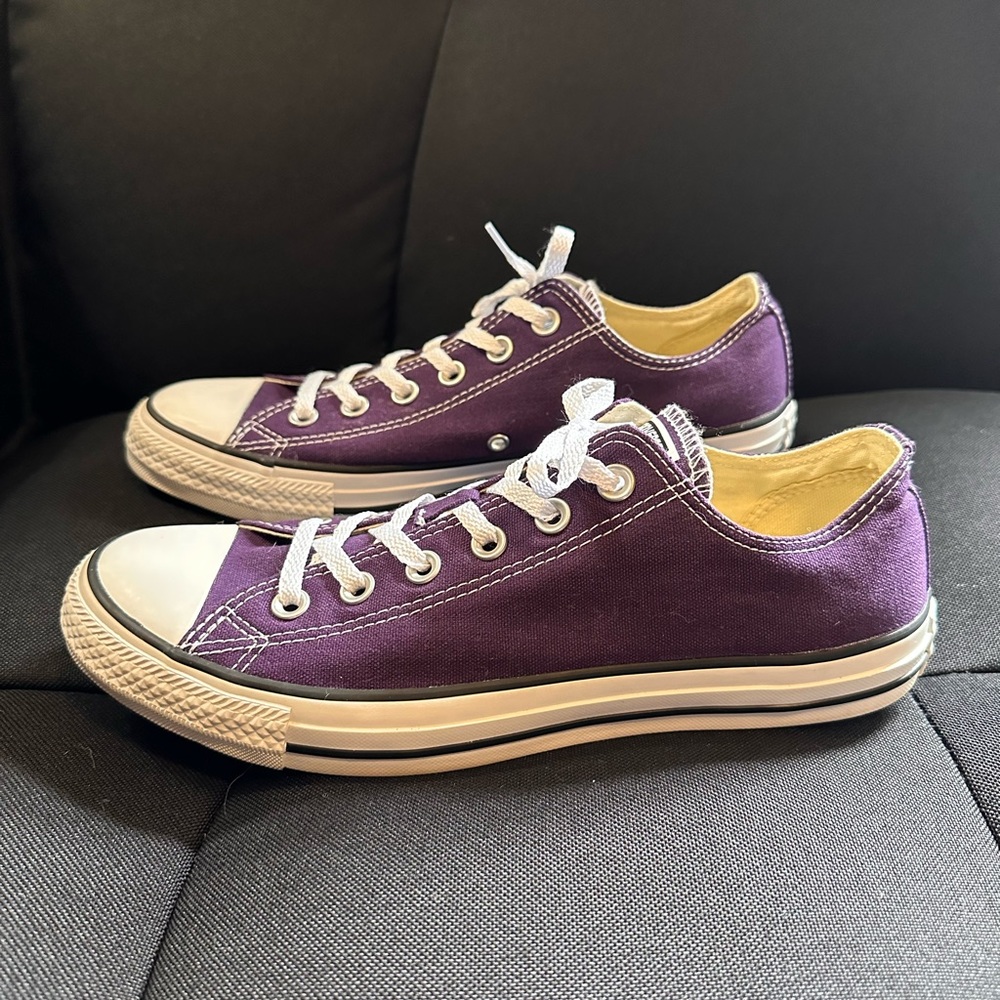 Converse All Star Women’s Low Top Purple size 10 US sneakers shoes
